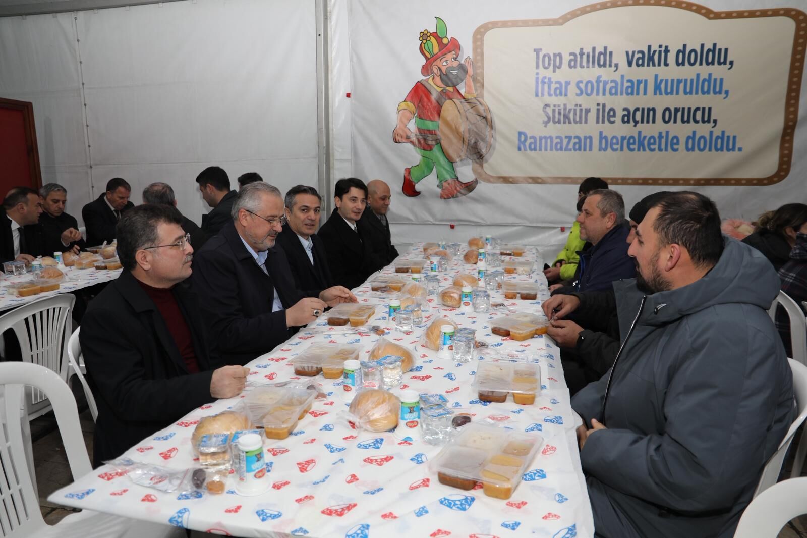 Kaymakam Altınpınar Ve Başkan Kılıç, İftar Çadırında Vatandaşlarla Buluştu (1)