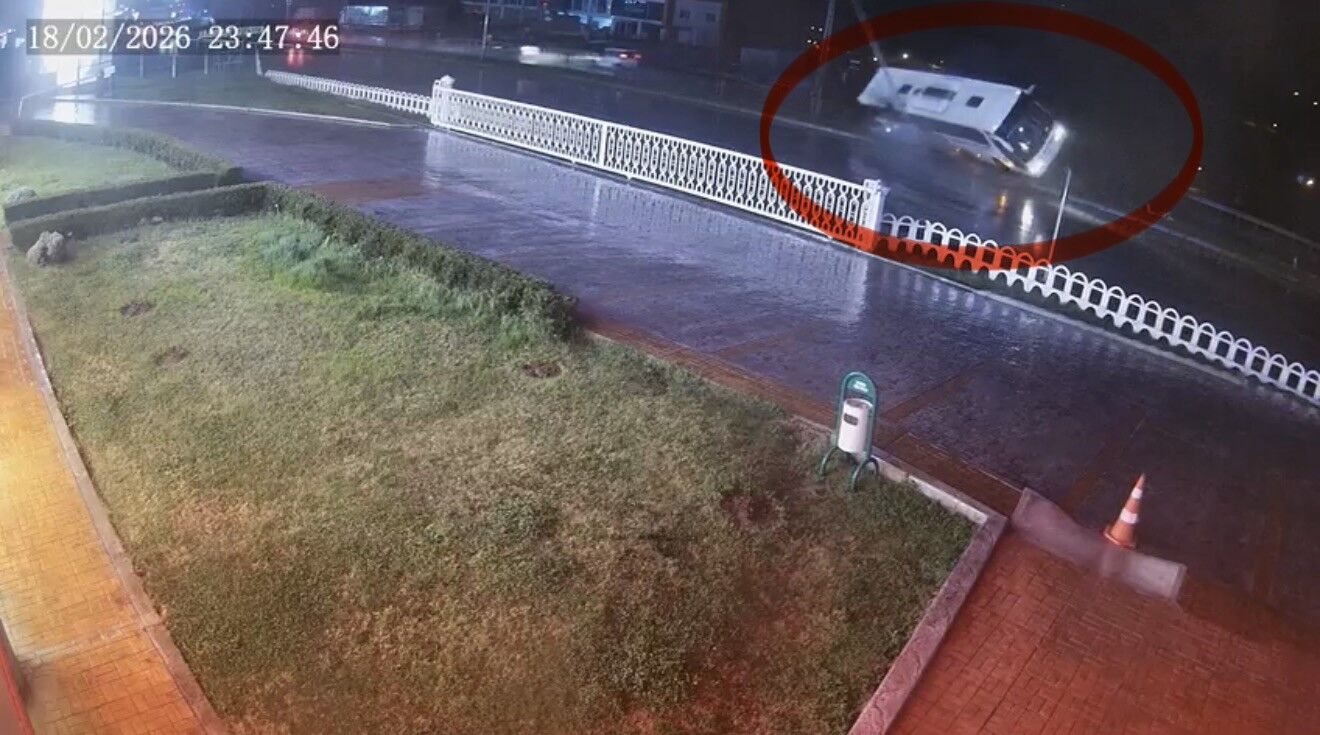 Samsun'da 7 Kişinin Yaralandığı Kazanın Kamera Görüntüsü Ortaya Çıktı (1)