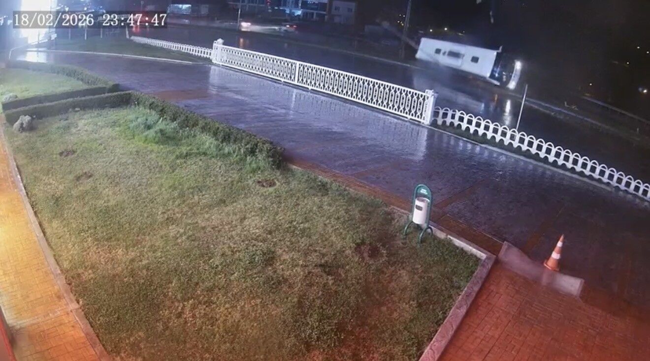 Samsun'da 7 Kişinin Yaralandığı Kazanın Kamera Görüntüsü Ortaya Çıktı (6)