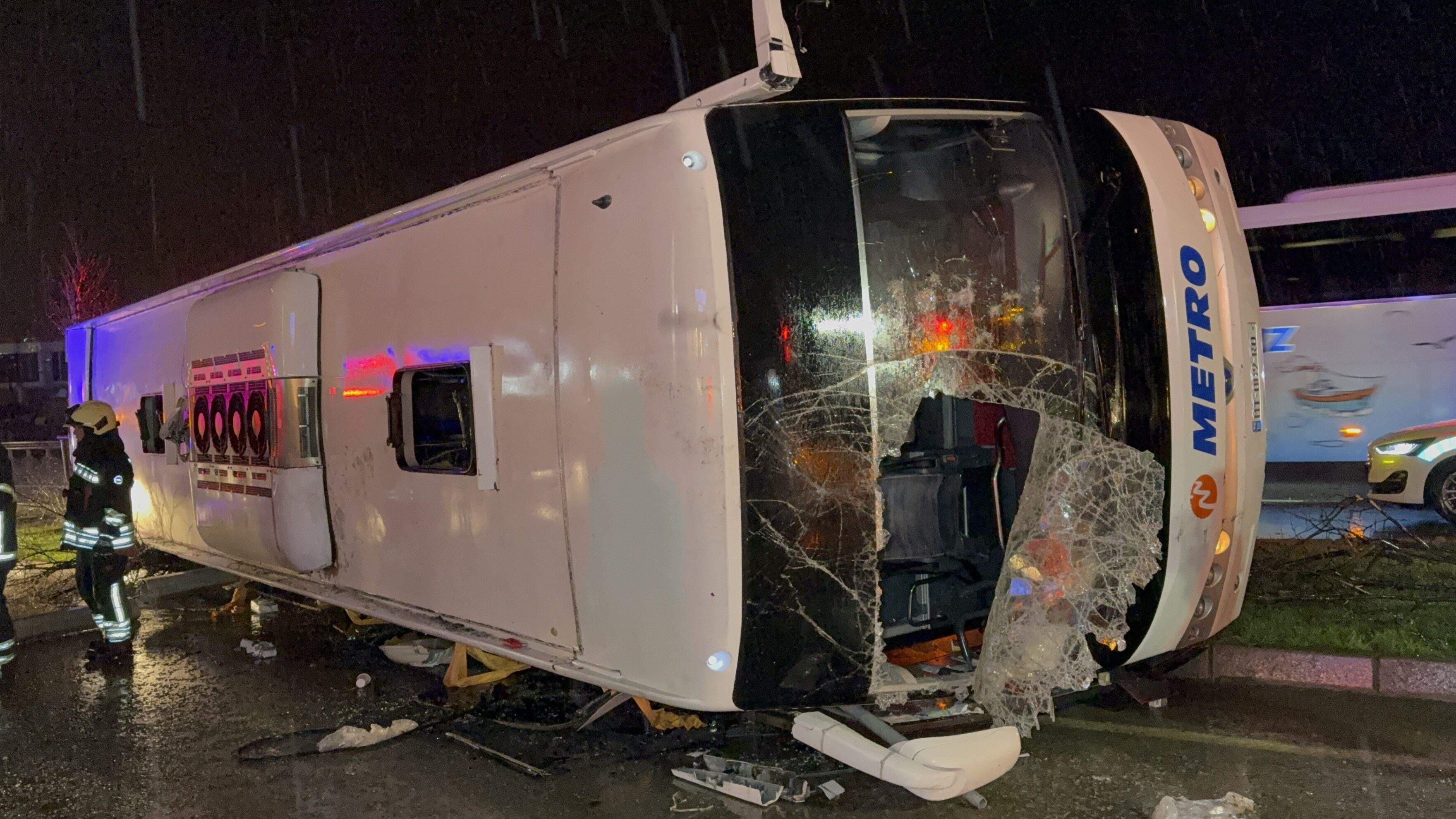 Samsun'da Yolcu Otobüsü Devrildi 6 Yaralı (1)
