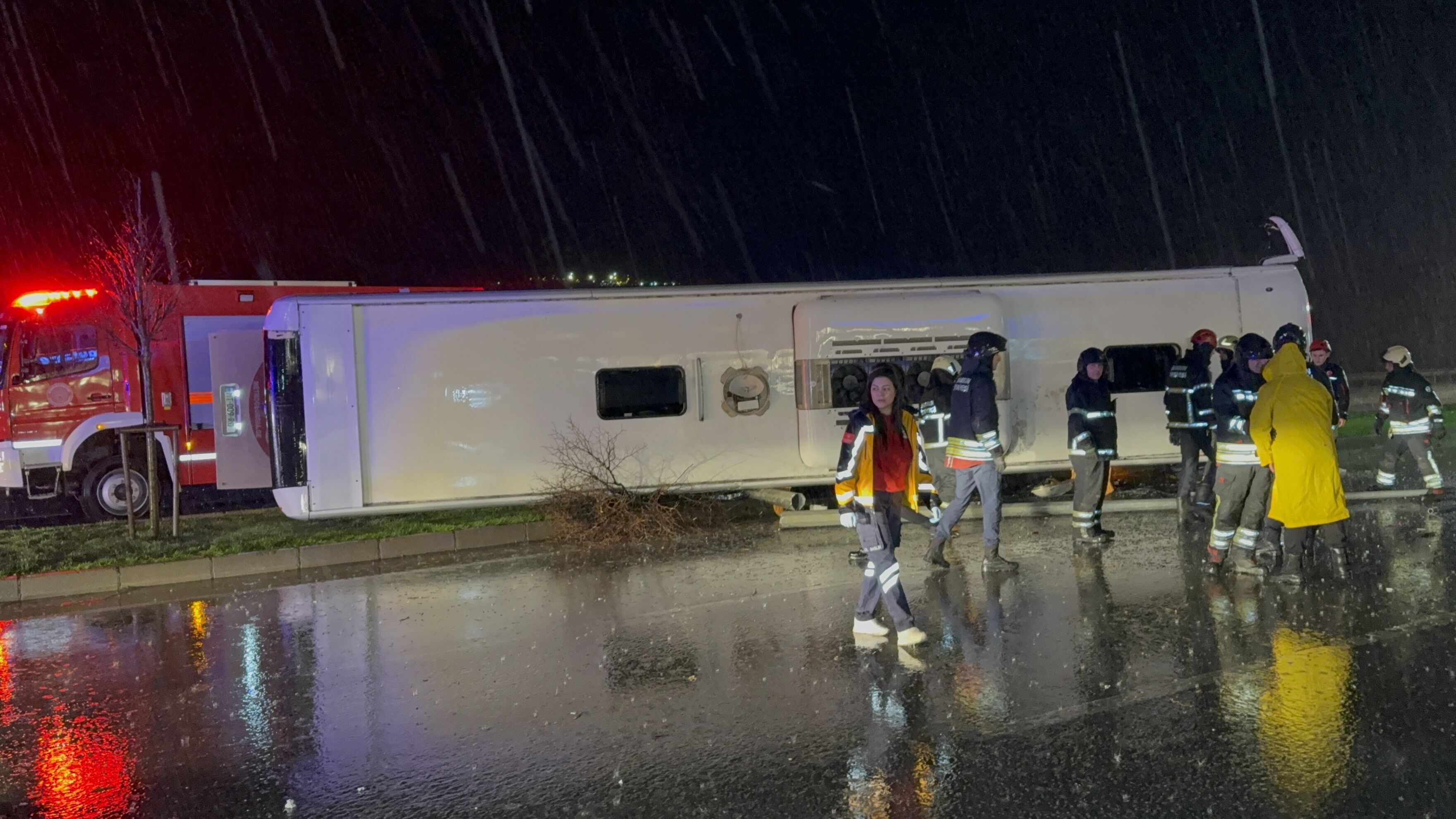 Samsun'da Yolcu Otobüsü Devrildi 6 Yaralı (4)