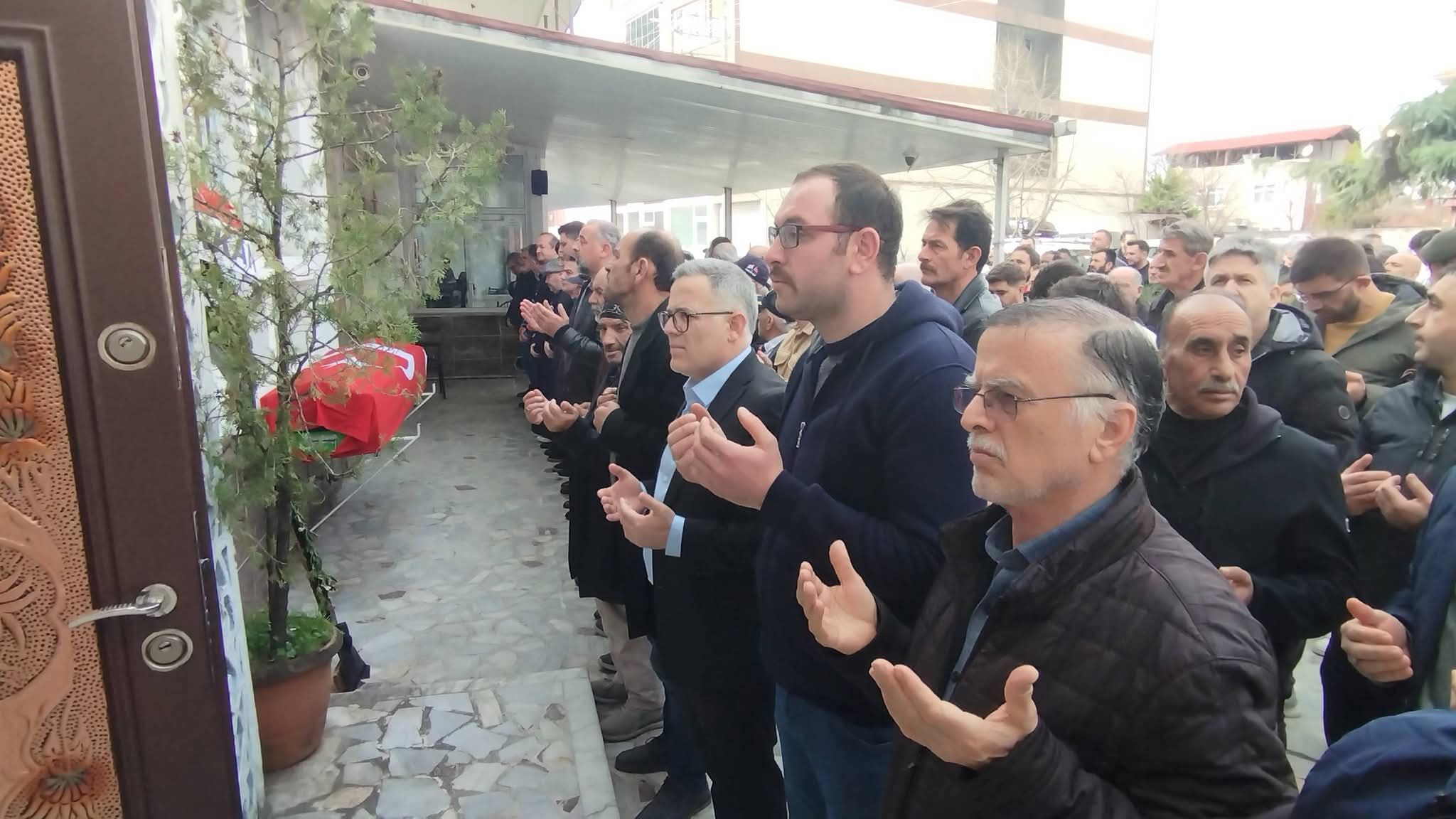 Şehit Hüseyin Var'ın Babası Hızır Var Son Yolculuğuna Uğurlandı (2)