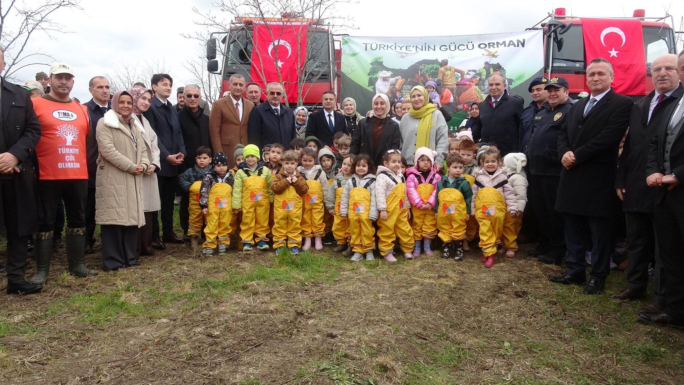 Bafra'da Minik Eller 3 Bin Fidanı Toprakla Buluşturdu (5)