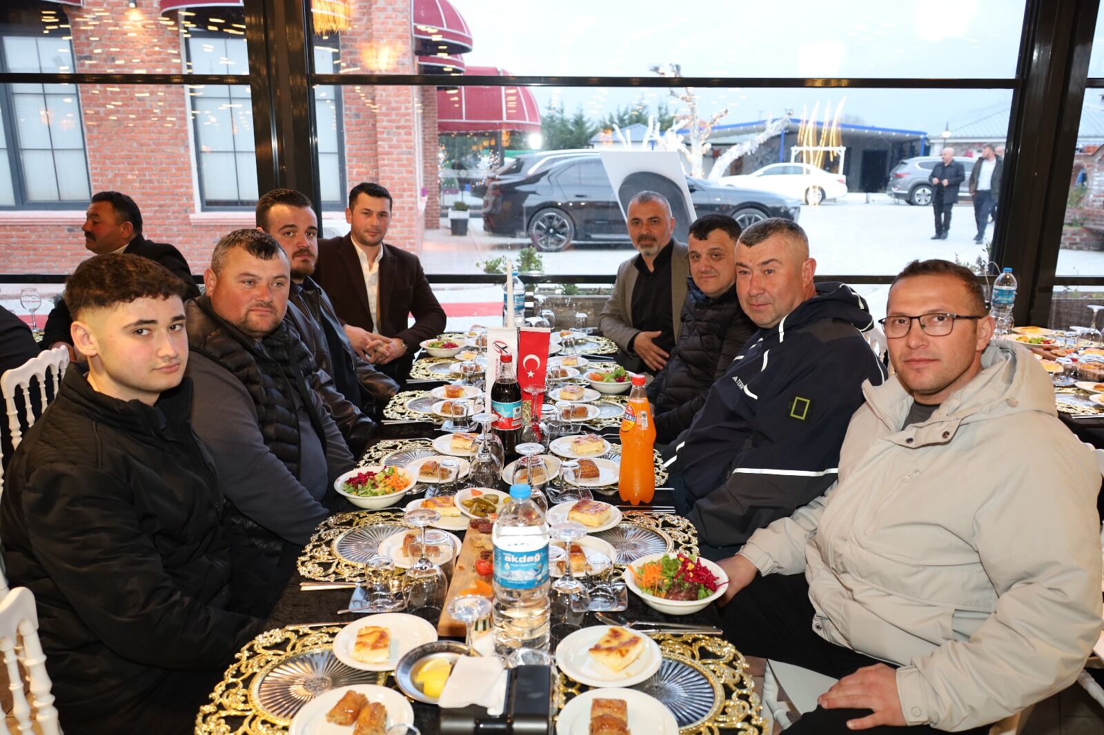 Bafra’da Yılmaz Zahirecilik Şirketler Grubu Soframız Bir, Gönüller Bir İftar Yemeği Düzenledi (12)