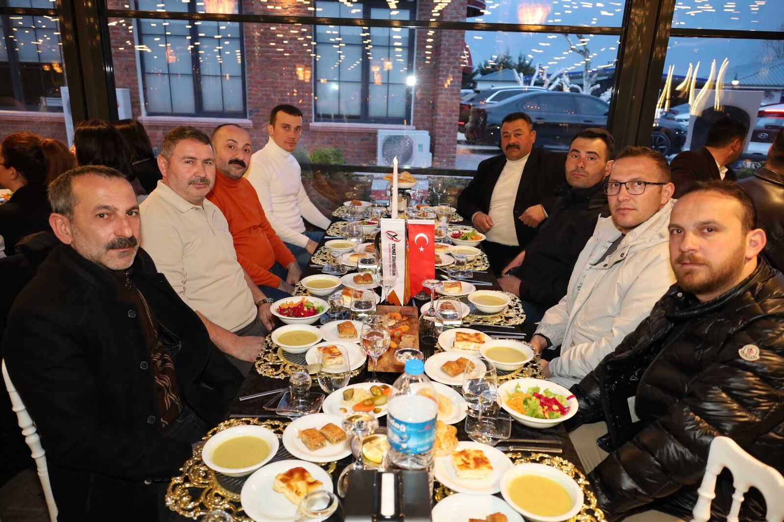 Bafra’da Yılmaz Zahirecilik Şirketler Grubu Soframız Bir, Gönüller Bir İftar Yemeği Düzenledi (17)