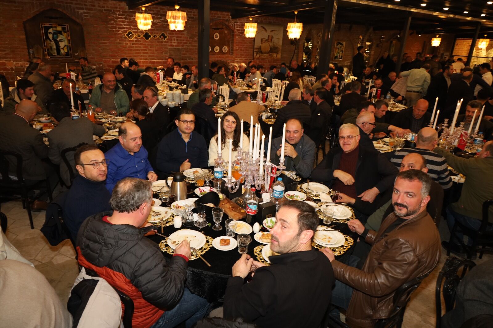 Bafra’da Yılmaz Zahirecilik Şirketler Grubu Soframız Bir, Gönüller Bir İftar Yemeği Düzenledi (25)
