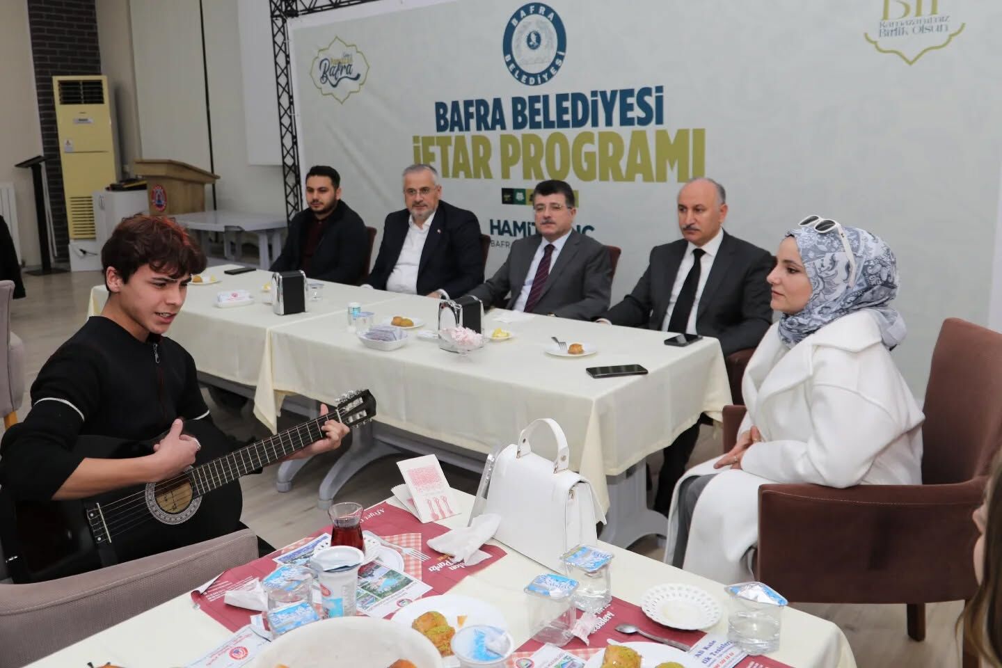 Başkan Kiliç, Gençlerle Ayni Sofrayi Paylaşti (3)