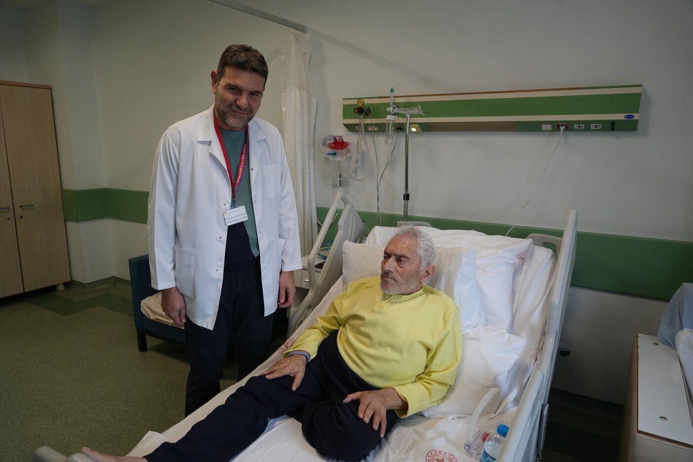 Eğri Göğüs Kafesi Ve Skolyoza Rağmen Kalbi Saatlerce Durdurularak Hayata Döndürüldü