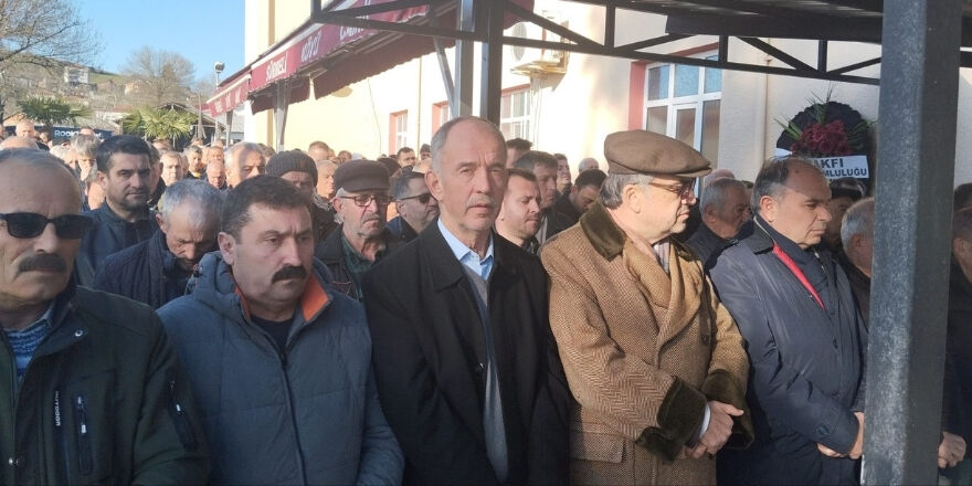 Emine Özata Bafra’da Dualarla Son Yolculuğuna Uğurlandı (6)