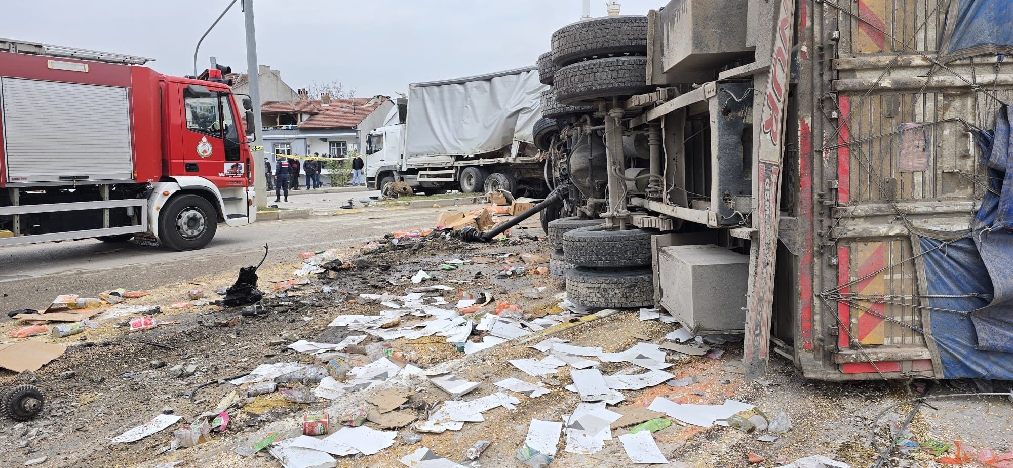 Freni Patlayan Tır Dehşet Saçtı Öğrenci Servisi Dahil 7 Araç Birbirine Girdi, 18 Yaralı (1)