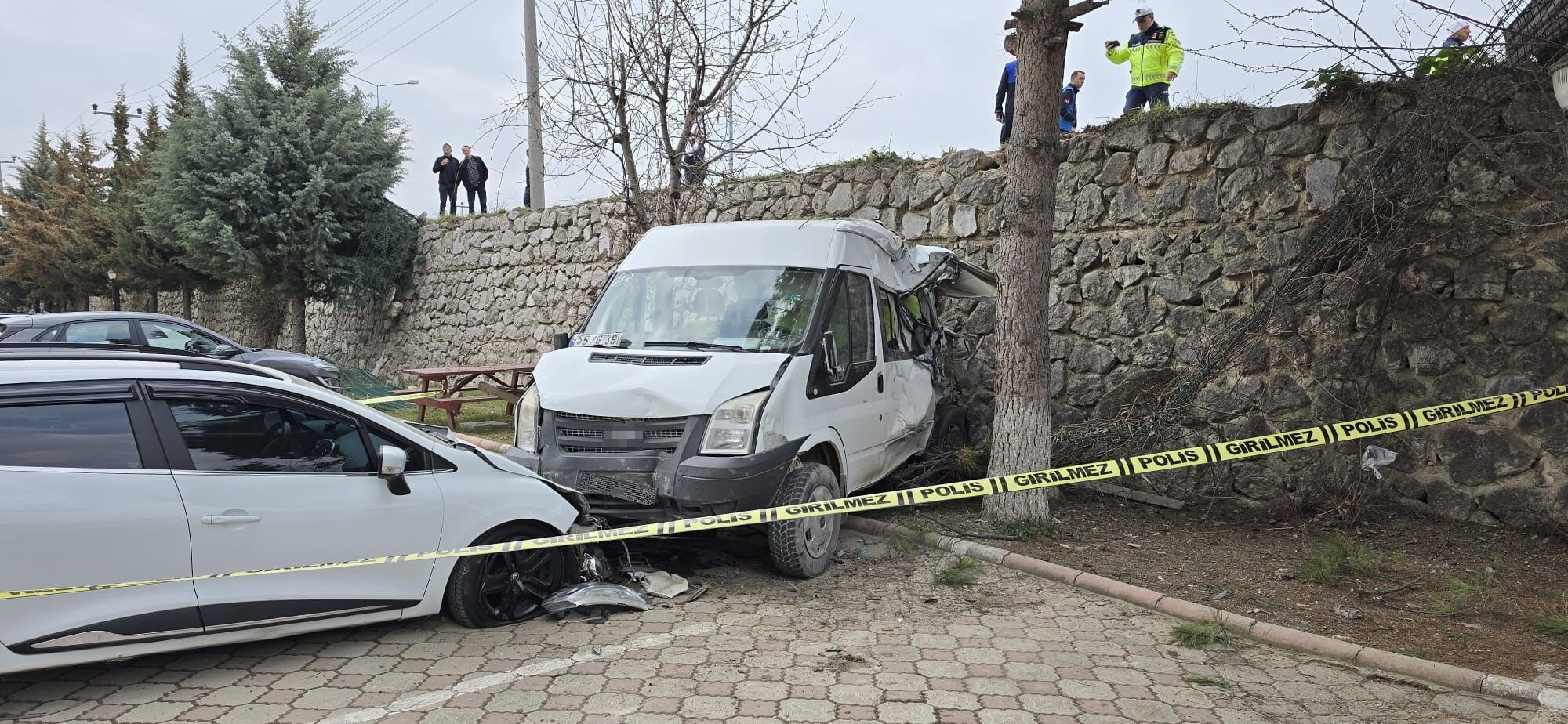 Freni Patlayan Tır Dehşet Saçtı Öğrenci Servisi Dahil 7 Araç Birbirine Girdi, 18 Yaralı (7)