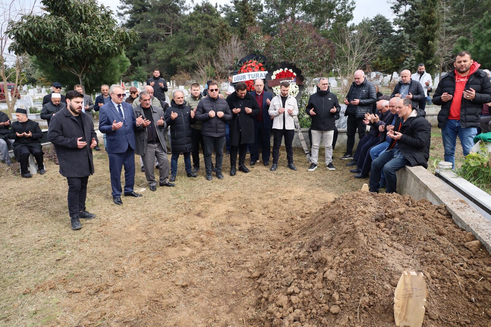 Hacı Dursun Hatun Bilgen Dualarla Son Yolculuğuna Uğurlandı (15)