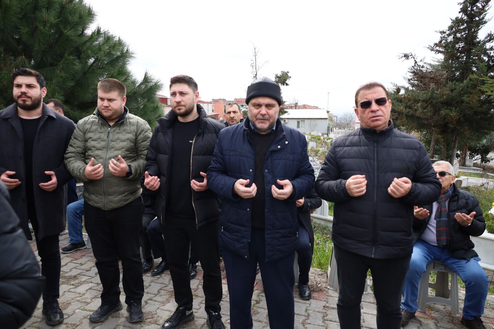 Hacı Dursun Hatun Bilgen Dualarla Son Yolculuğuna Uğurlandı (16)