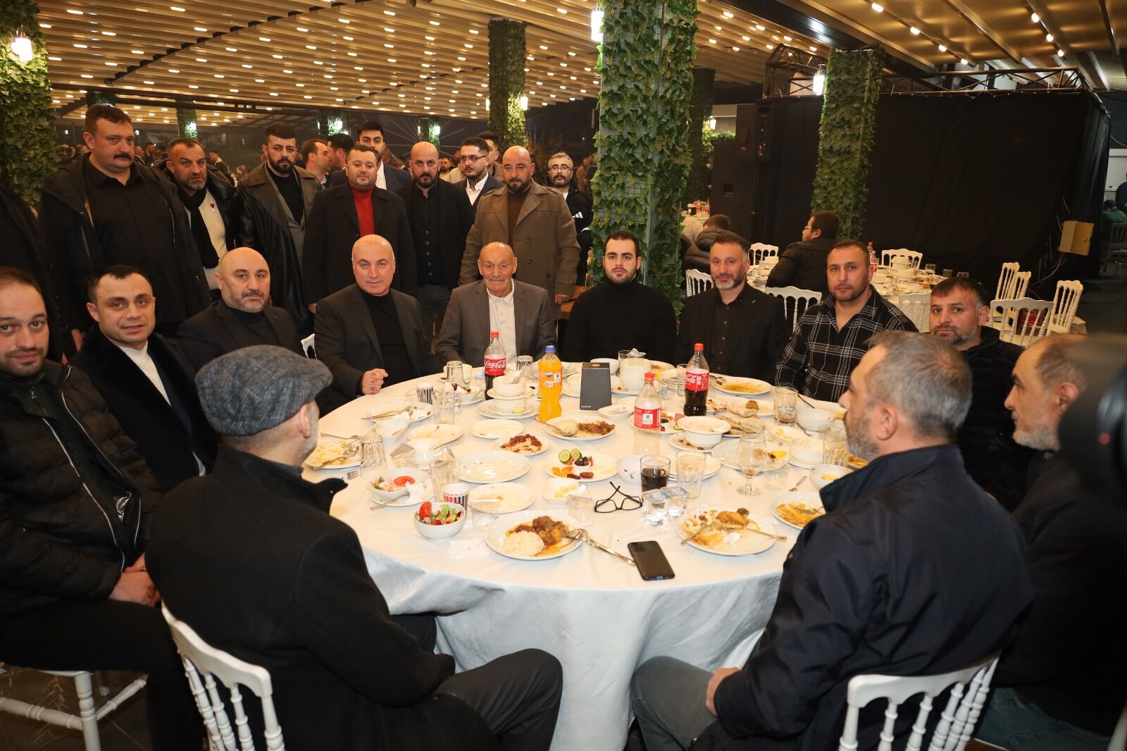 İş İnsanı Eyüp Atmaca’dan Geleneksel İftar Yemeği (12)