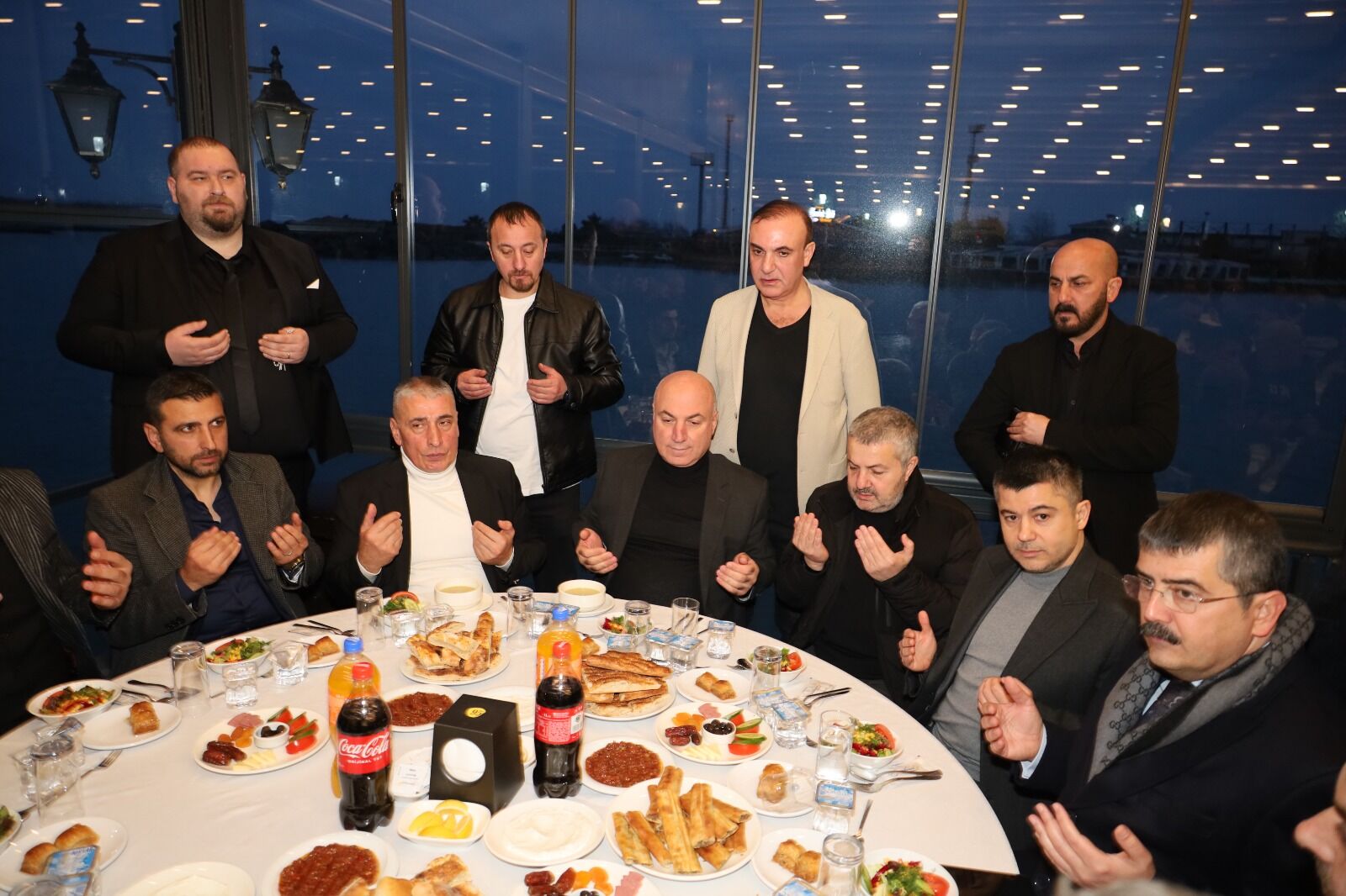 İş İnsanı Eyüp Atmaca’dan Geleneksel İftar Yemeği (8)