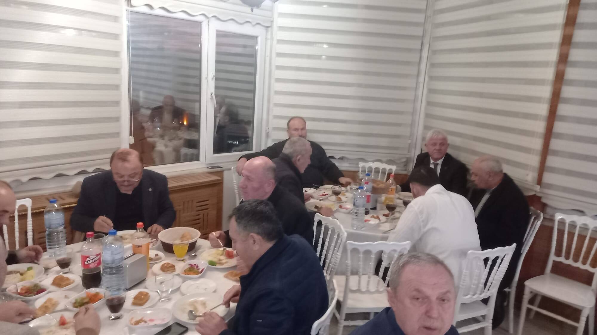 İyi̇ Parti̇ Bafra İlçe Teşki̇lati İyi̇li̇k Sofrasinda Bi̇r Araya Geldi̇ (14)