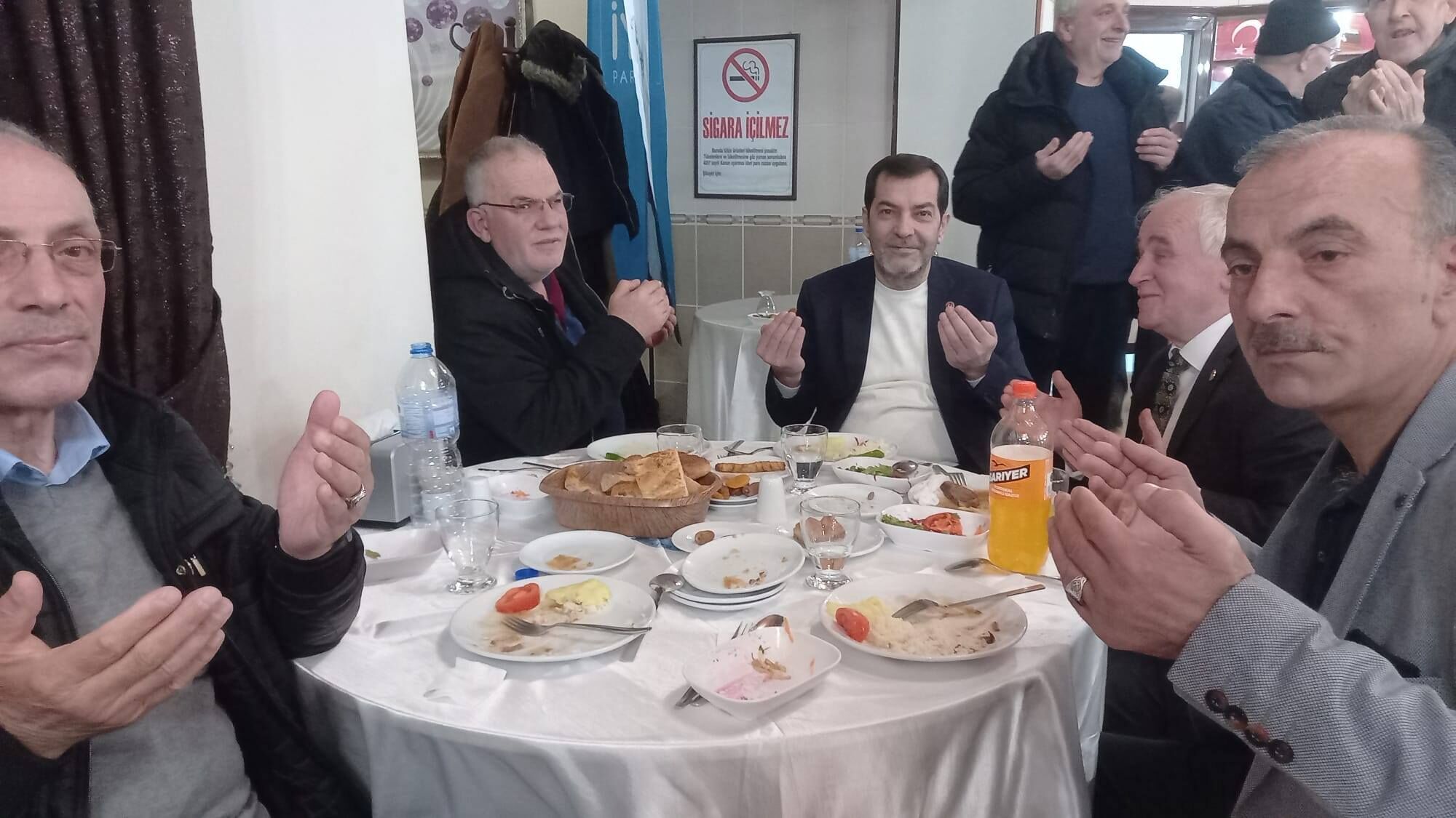 İyi̇ Parti̇ Bafra İlçe Teşki̇lati İyi̇li̇k Sofrasinda Bi̇r Araya Geldi̇ (3)