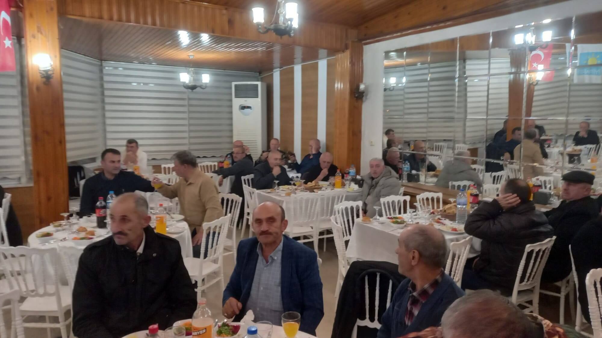 İyi̇ Parti̇ Bafra İlçe Teşki̇lati İyi̇li̇k Sofrasinda Bi̇r Araya Geldi̇ (5)