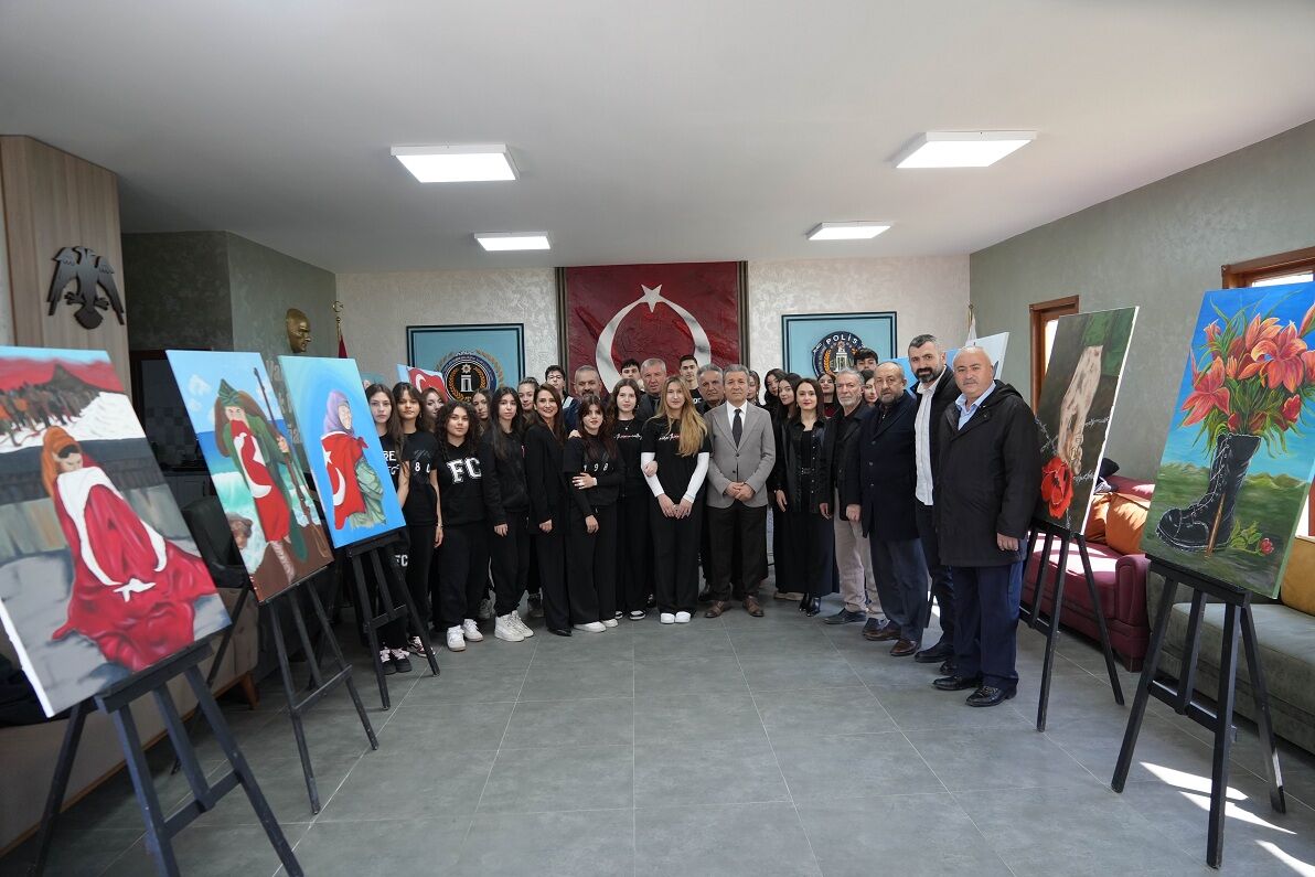 Lise Öğrencilerinden Şehitler Günü'ne Özel Resim Sergisi (2)