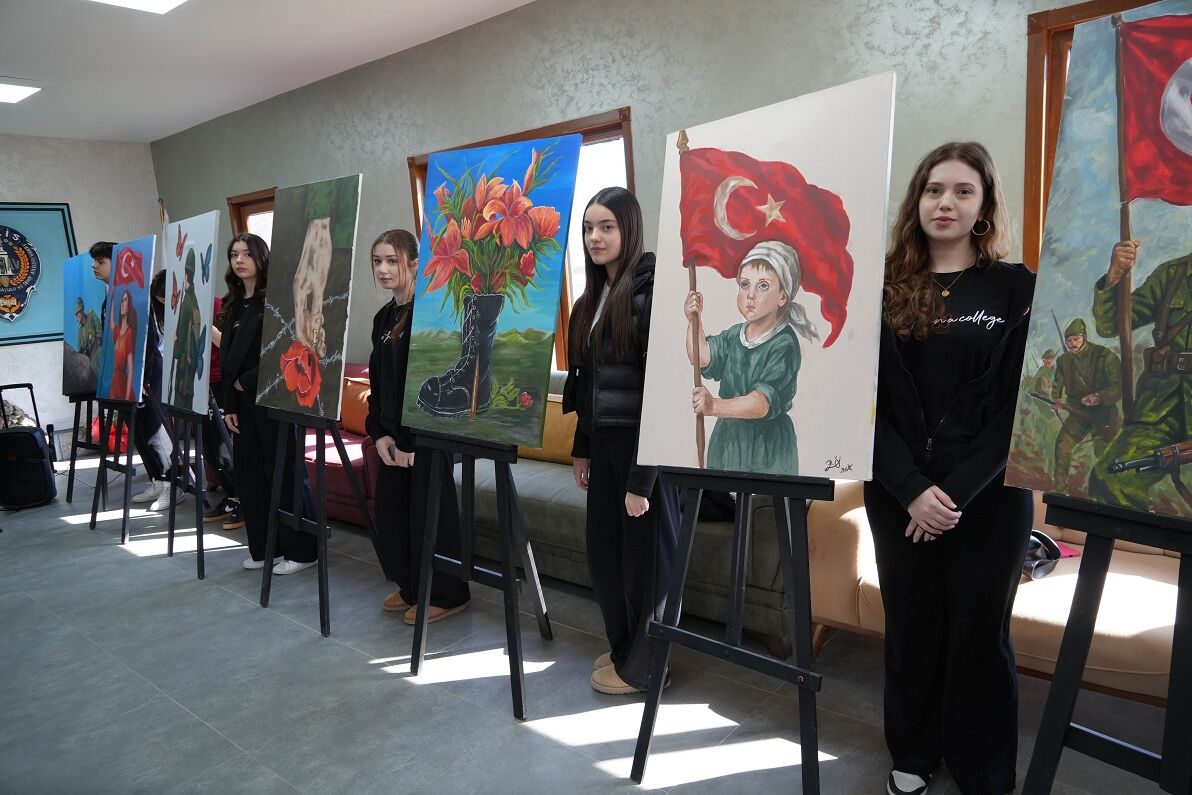 Lise Öğrencilerinden Şehitler Günü'ne Özel Resim Sergisi (3)