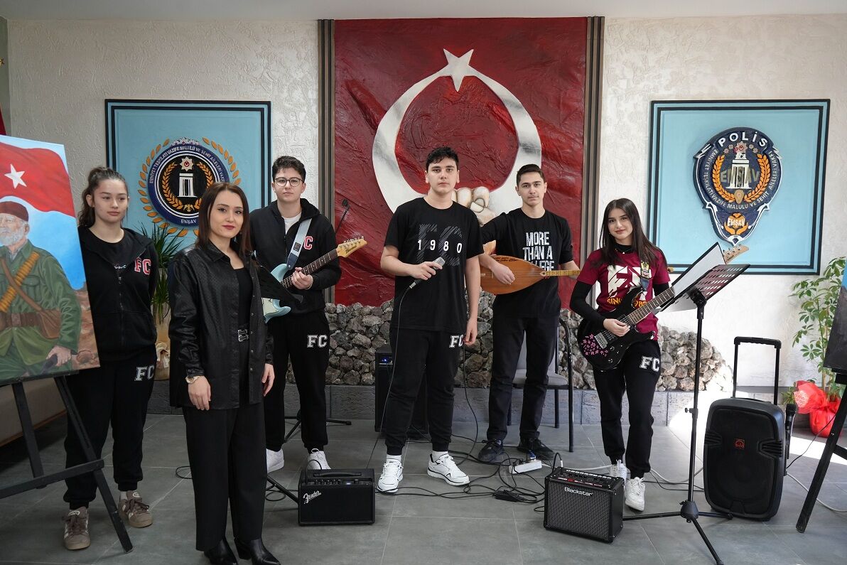 Lise Öğrencilerinden Şehitler Günü'ne Özel Resim Sergisi (5)