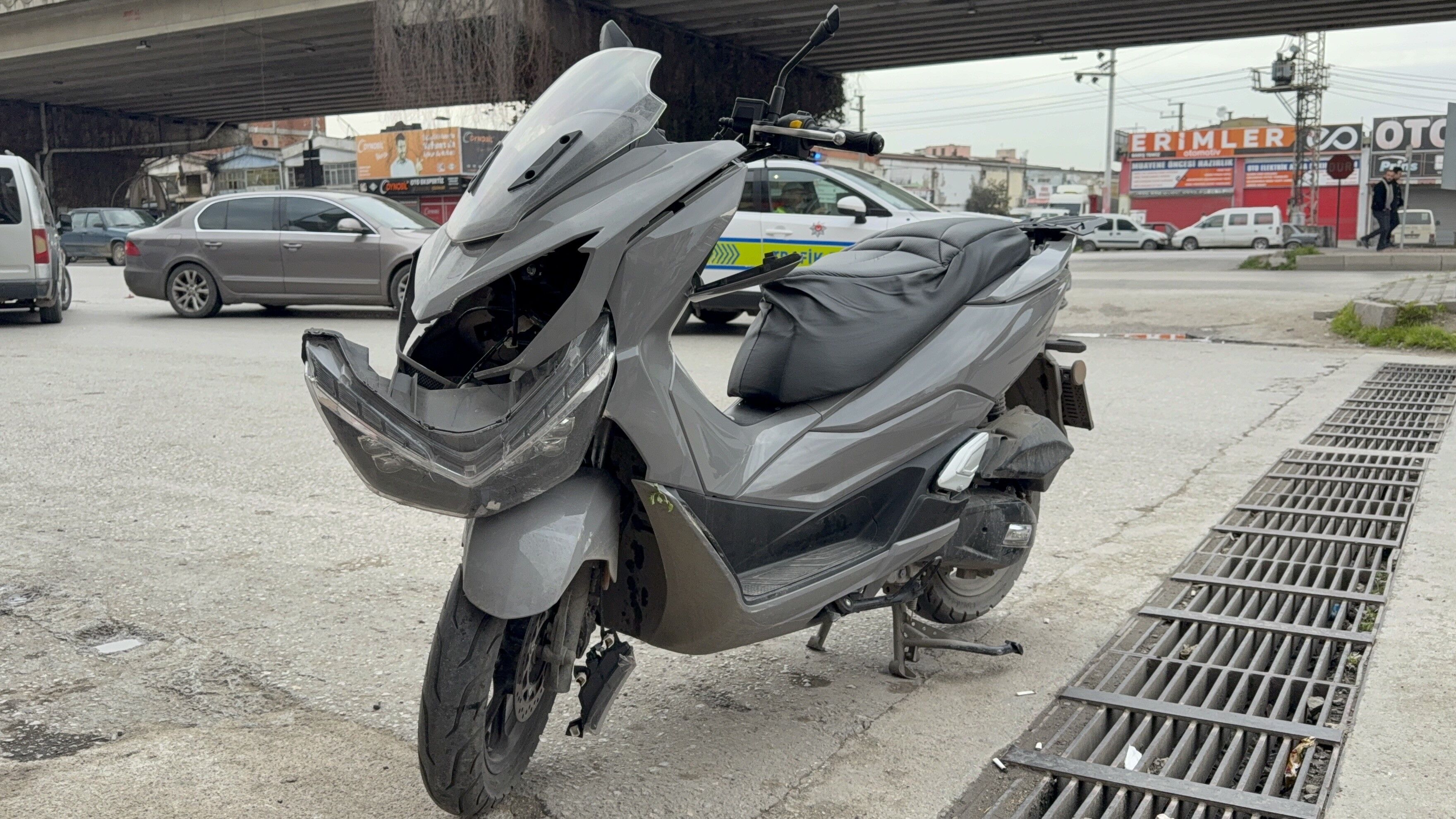 Motosikletli Tırın Altına Girmekten Son Anda Kurtuldu (1)