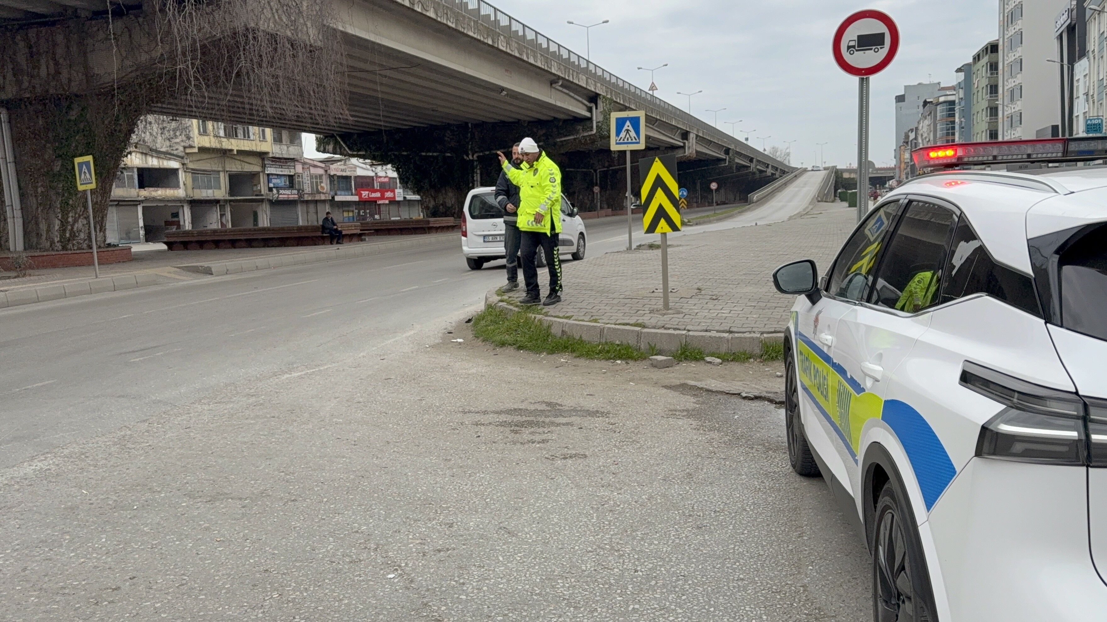 Motosikletli Tırın Altına Girmekten Son Anda Kurtuldu (5)