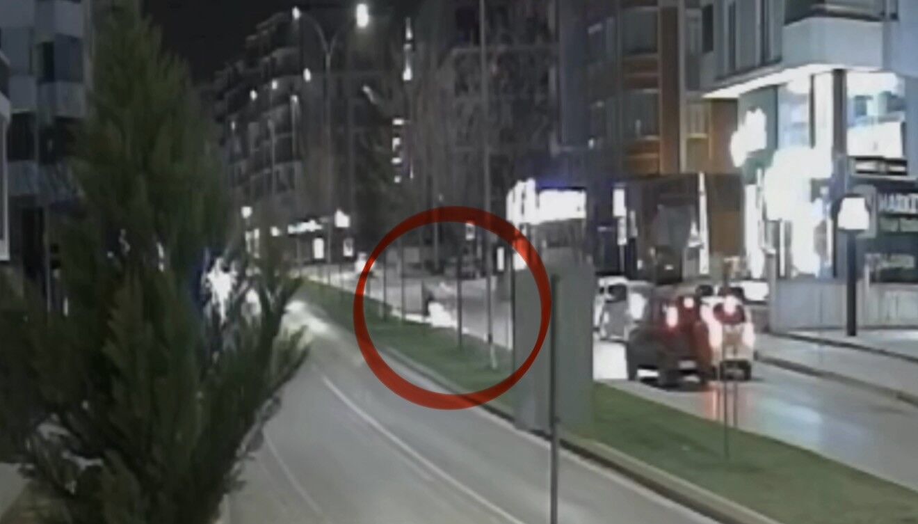 Ölümlü Motosiklet Kazasının Güvenlik Kamerası Görüntüsü Ortaya Çıktı (3)