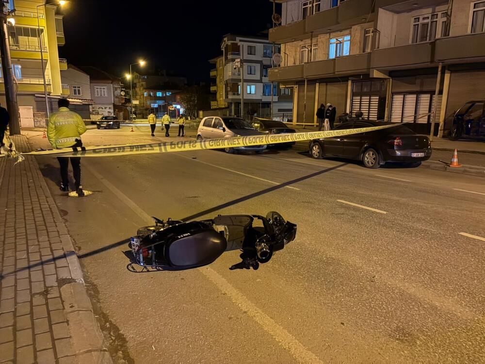 Otomobille Motosiklet Çarpıştı, 1 Ağır Yaralı1