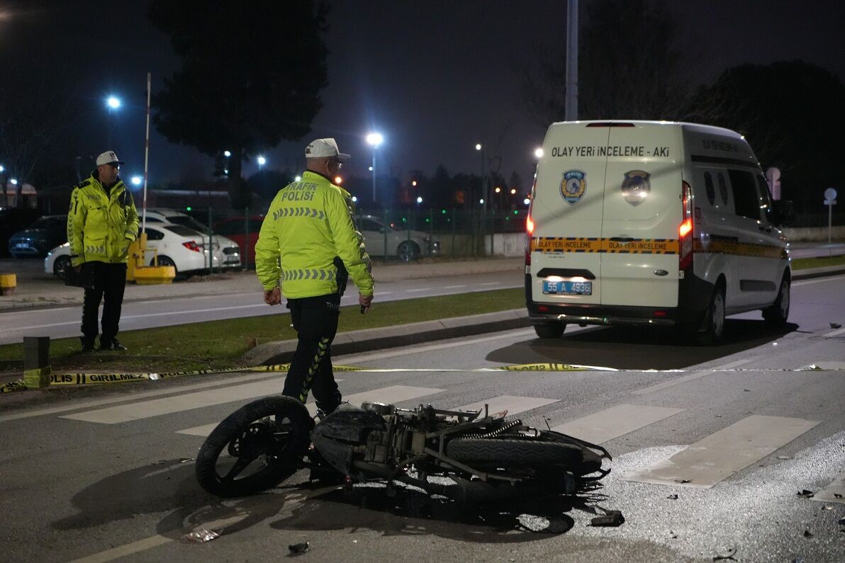Samsun'da Minibüsle Motosiklet Çarpıştı 1 Ölü 1 Yaralı (3)