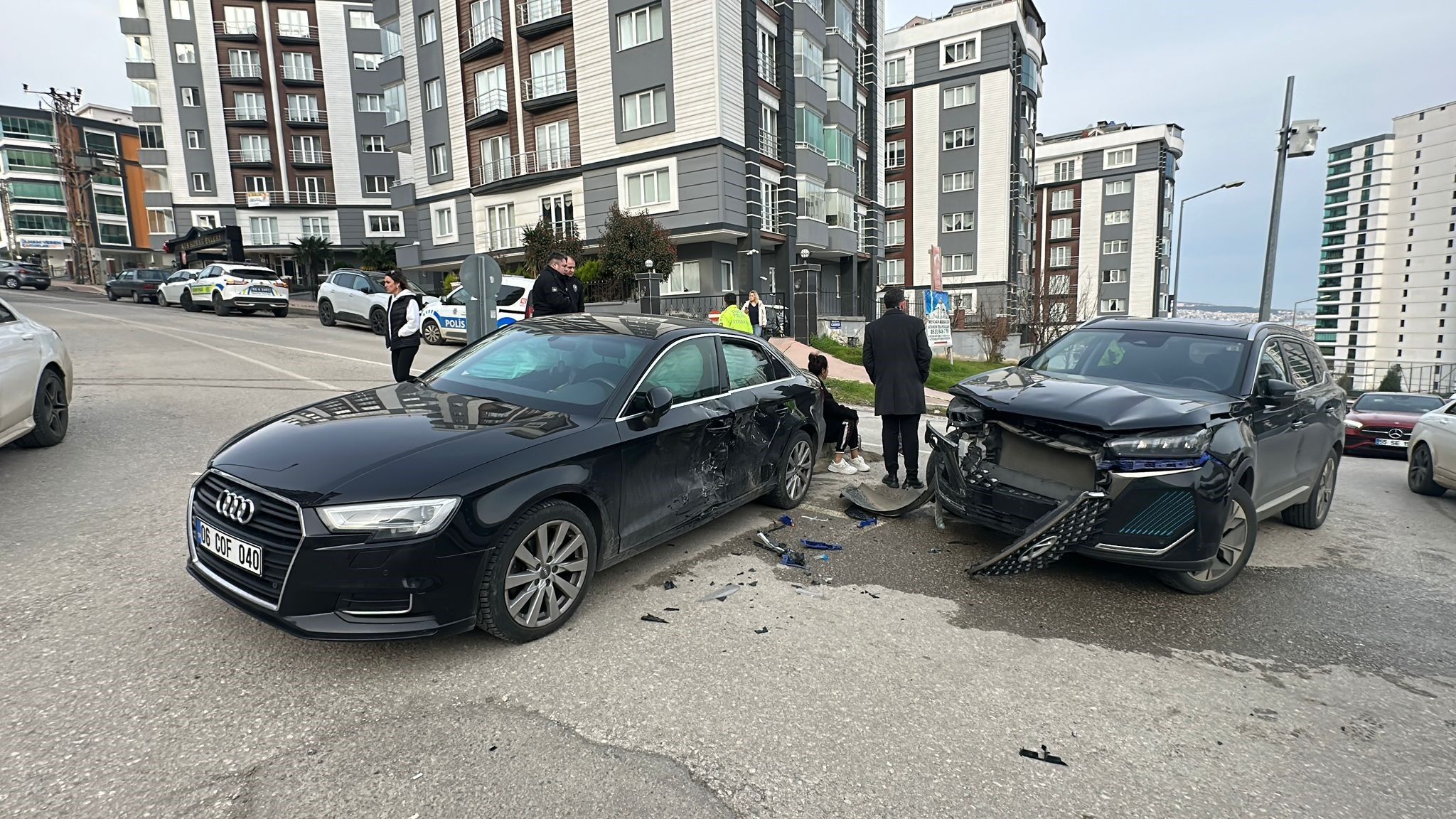 Samsun'da Suv Ile Otomobil Çarpıştı