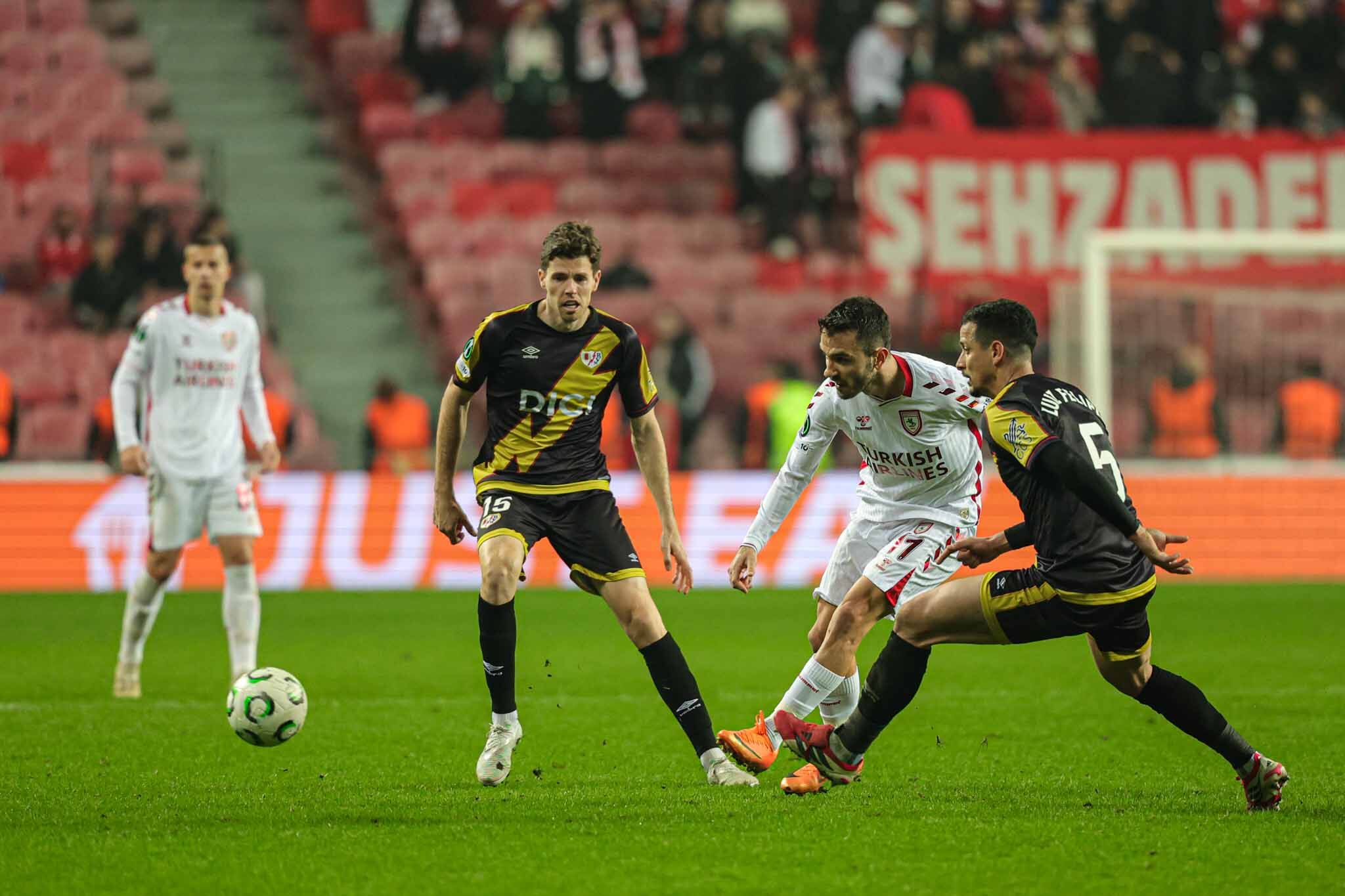 Samsunspor, Sahasında Rayo Vallecano'ya 3 1 Mağlup Oldu (3)