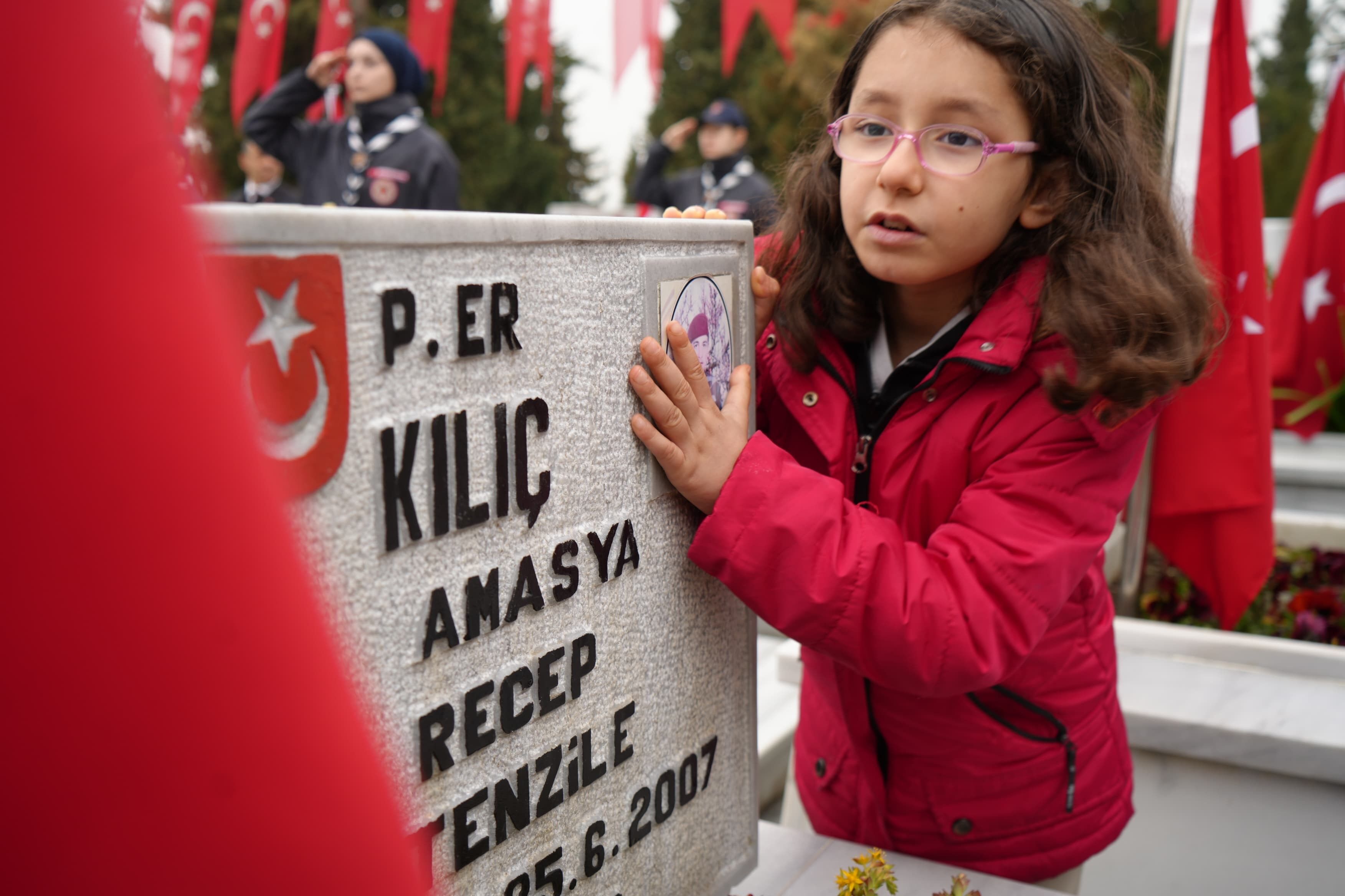 Şehitleri Anma Günü'nde Anlamlı Öpücük (3)