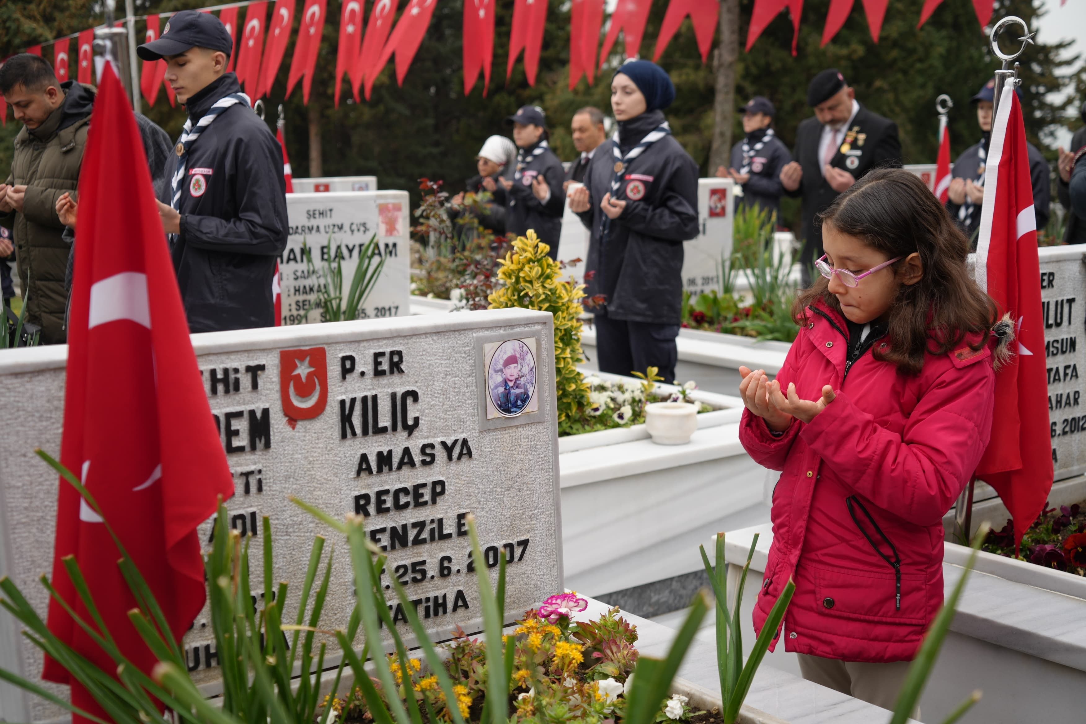 Şehitleri Anma Günü'nde Anlamlı Öpücük (5)