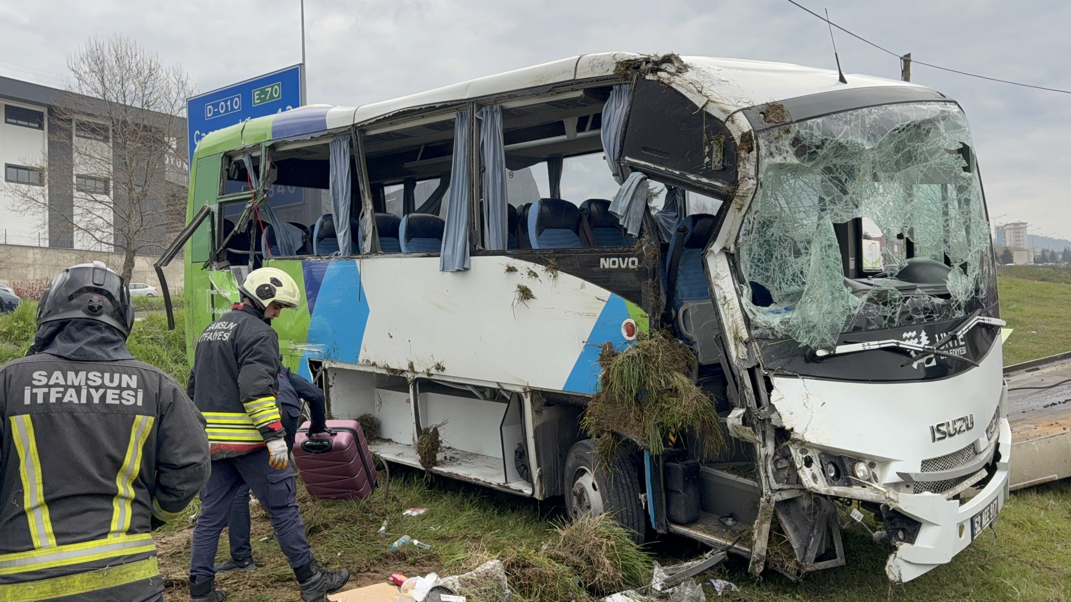 Ünye Belediyesi'ne Ait Midibüs, Sürücüsünün Kontrolünden Çıkarak Şarampole Devrildi (12)