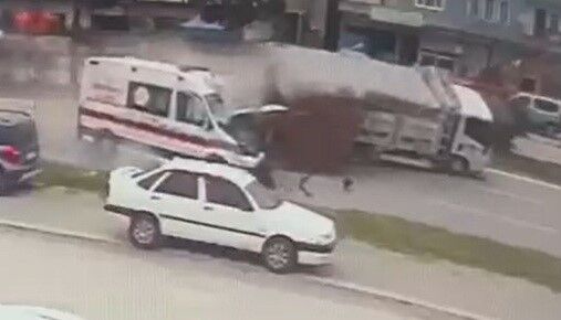 Vakaya Giden Ambulansın Kaza Anı Kamerada 1 Ölü, 3 Yaralı (2)