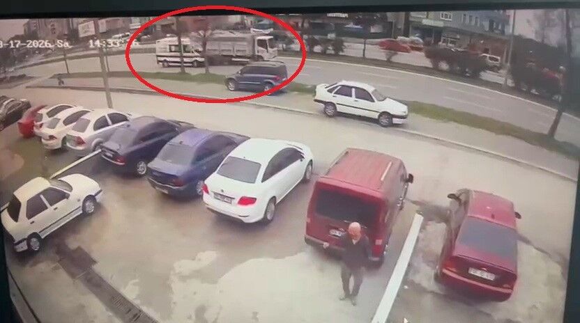 Vakaya Giden Ambulansın Kaza Anı Kamerada 1 Ölü, 3 Yaralı (3)