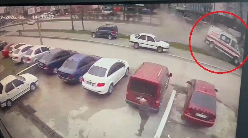 Vakaya Giden Ambulansın Kaza Anı Kamerada 1 Ölü, 3 Yaralı (4)