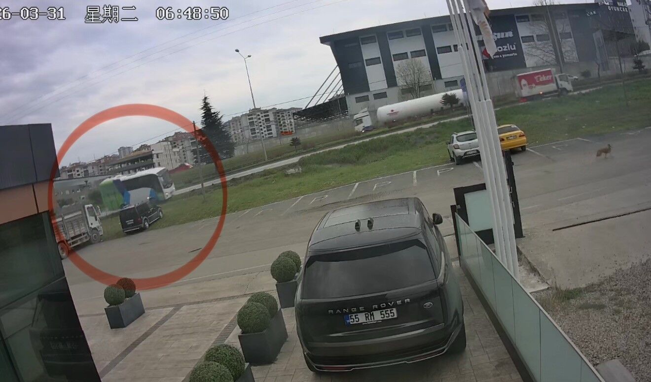 Yarışmadan Dönen Öğrencileri Taşıyan Aracın Kaza Anı Güvenlik Kamerasına Yansıdı (2)