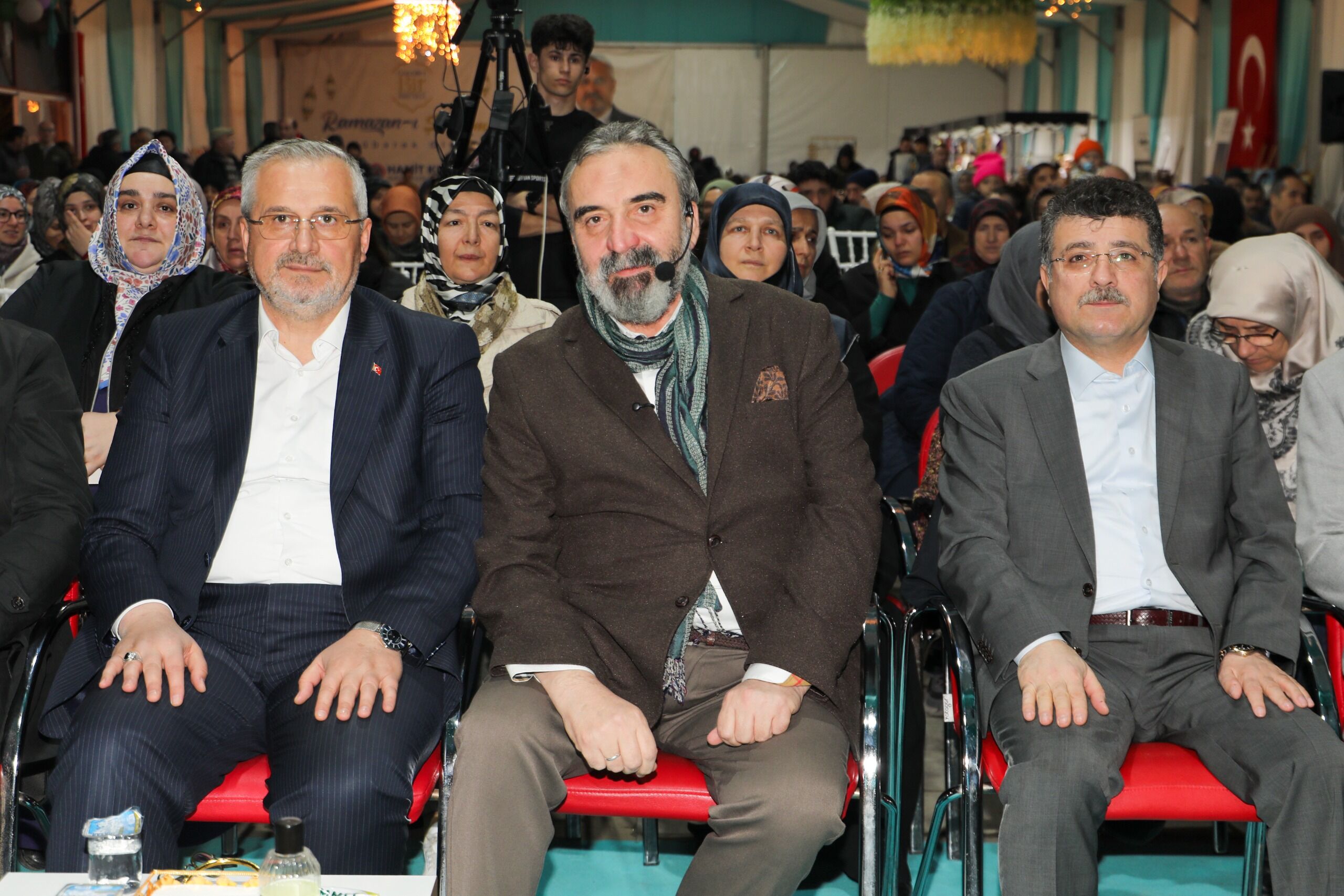 Yazar Senai̇ Demi̇rci̇, Bafra’da Gönüllere Hi̇tap Etti̇ (1)