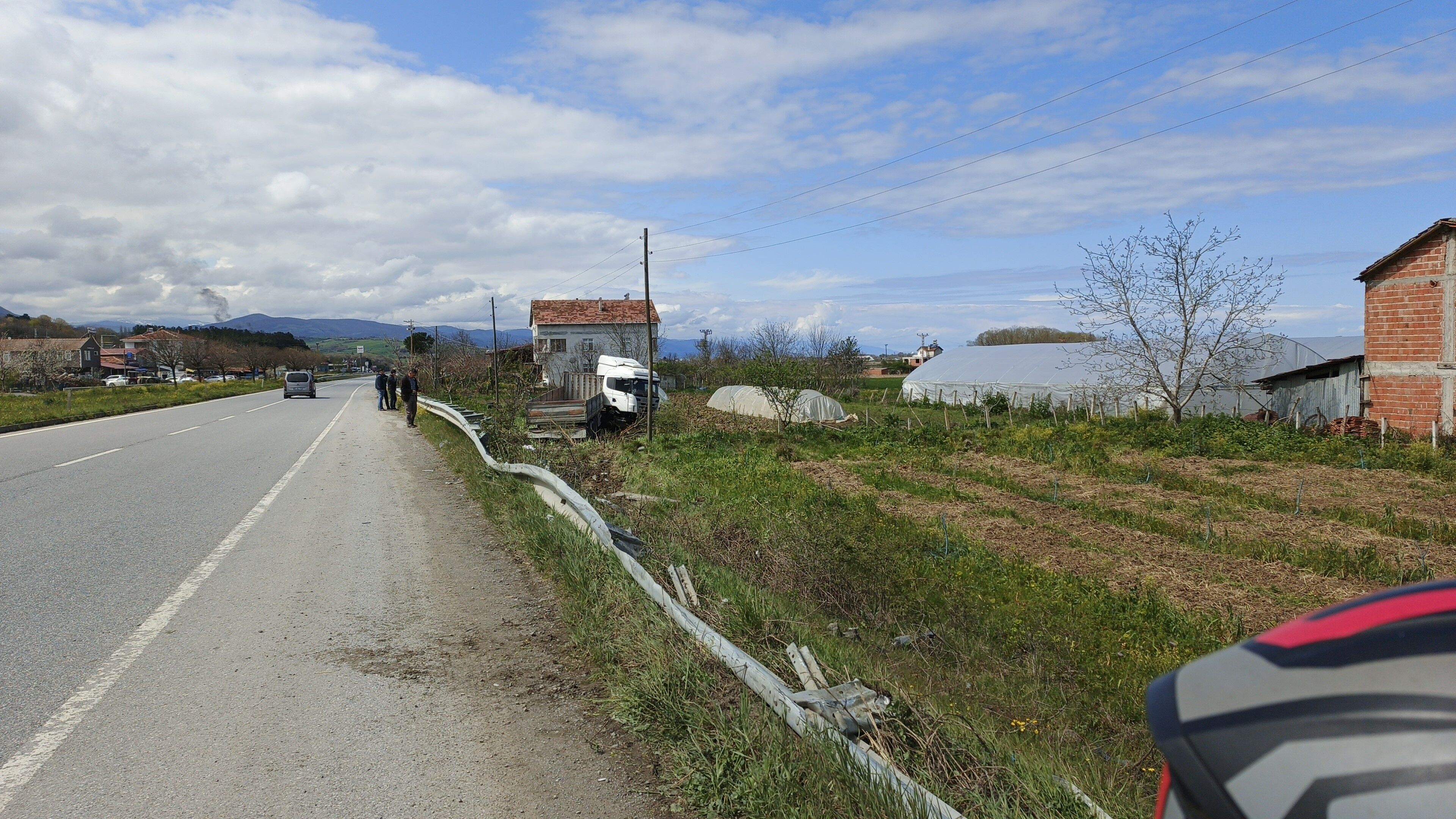 Alaçam 'Da Tır Tarlaya Uçtu