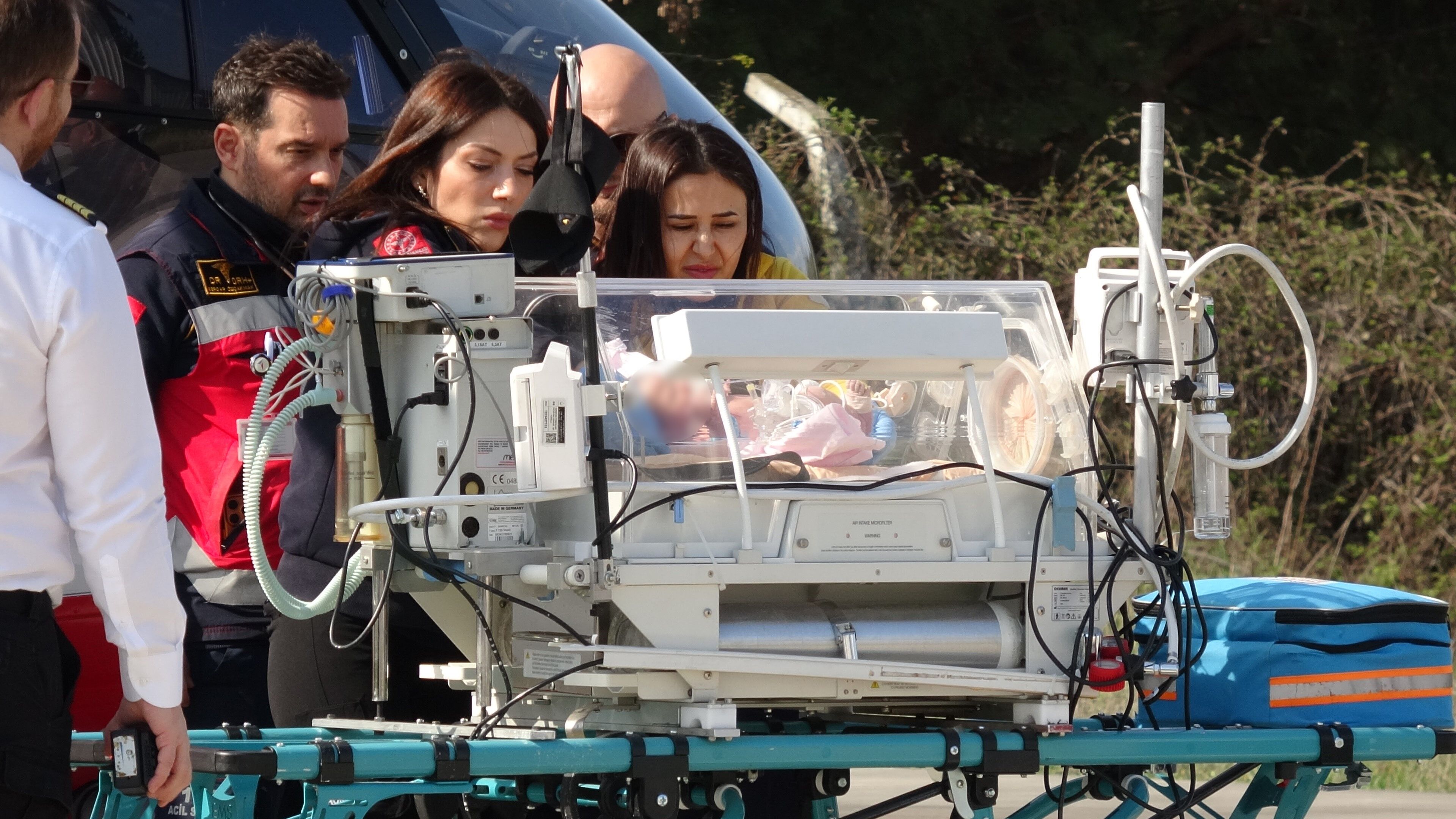 Ambulans Helikopter Yeni Doğan Bebek Için Zamanla Yarıştı-1