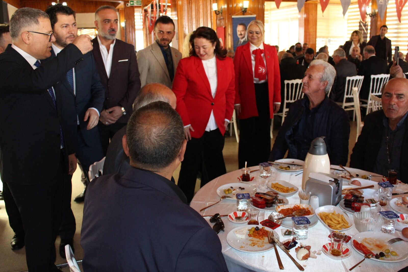 Anahtar Parti Bafra İlçe Teşkilatı Muhtarlar Ve Basın Ile Buluştu (14)