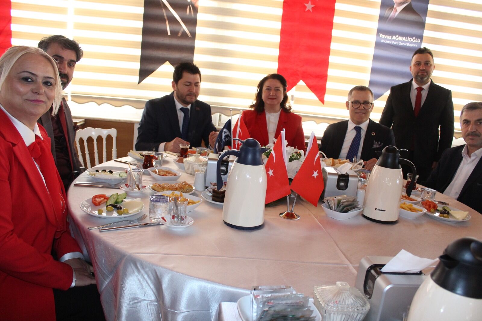 Anahtar Parti Bafra İlçe Teşkilatı Muhtarlar Ve Basın Ile Buluştu (17)
