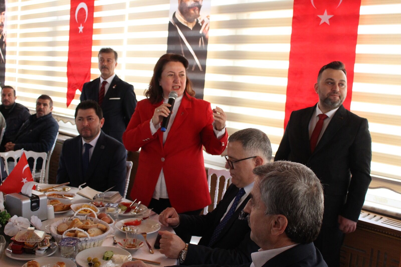 Anahtar Parti Bafra İlçe Teşkilatı Muhtarlar Ve Basın Ile Buluştu (25)
