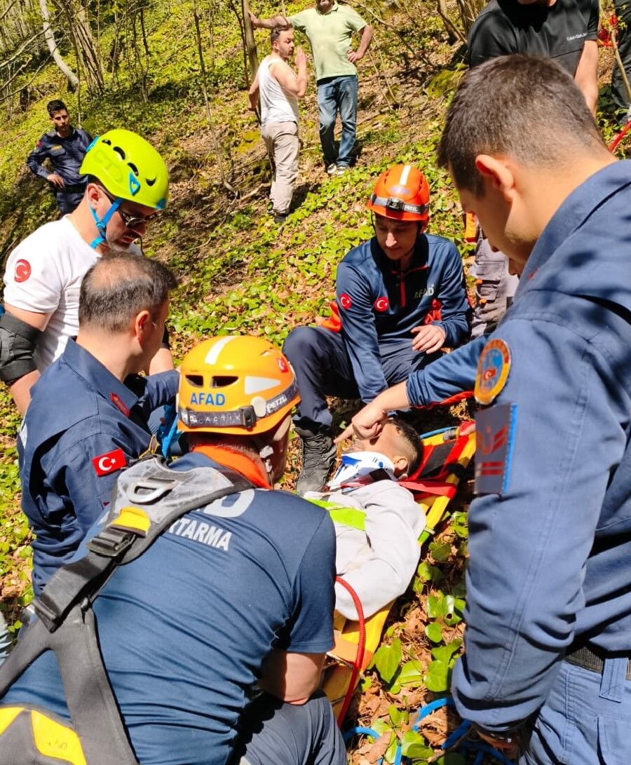 Atakum'da Kayalıklardan Düşen Şahıs Yaralandı