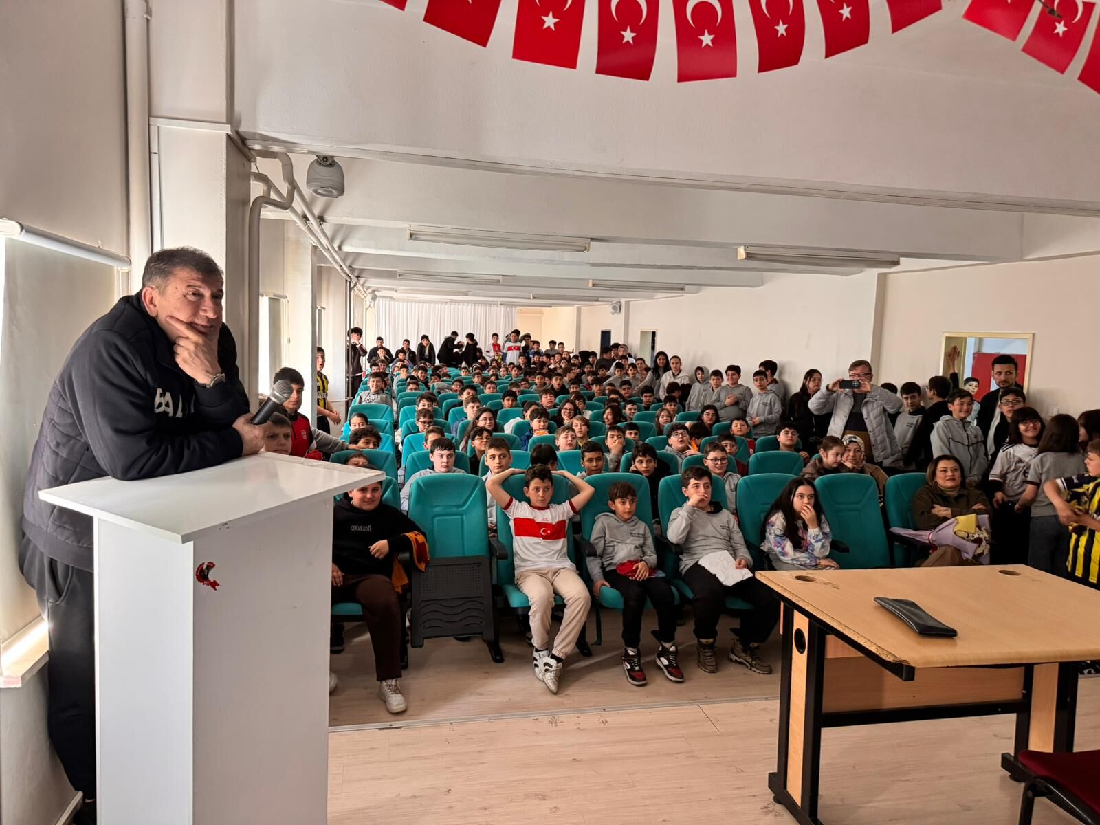 Avrupa Gol Kralı Tanju Çolak Bafra’da Öğrencilerle Buluştu (7)