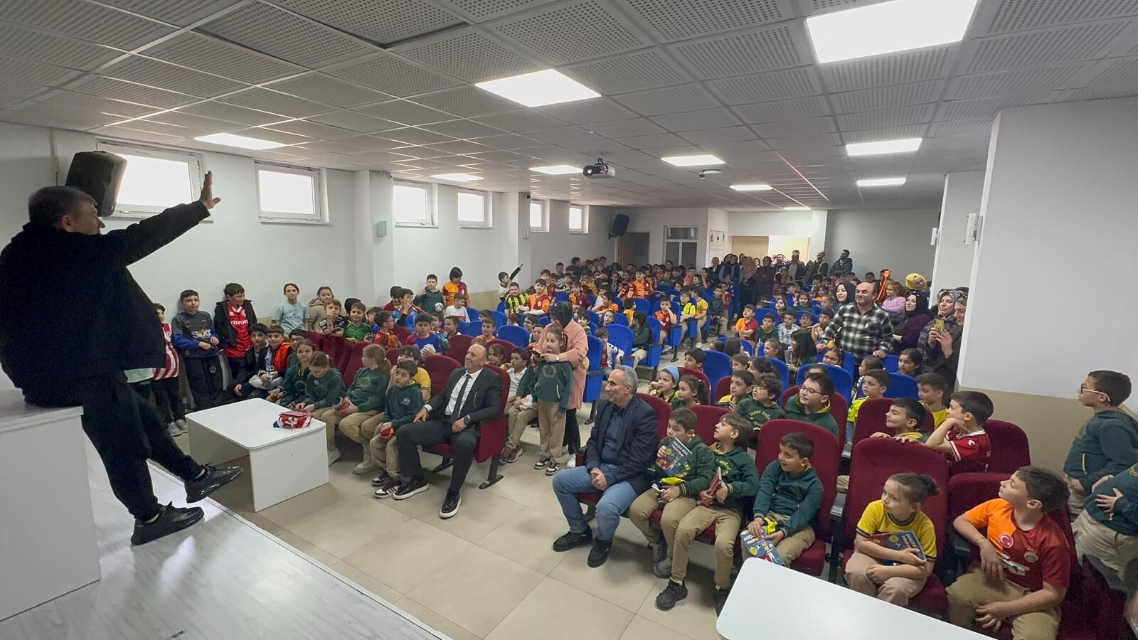 Avrupa Gol Kralı Tanju Çolak Bafra’da Öğrencilerle Buluştu (9)