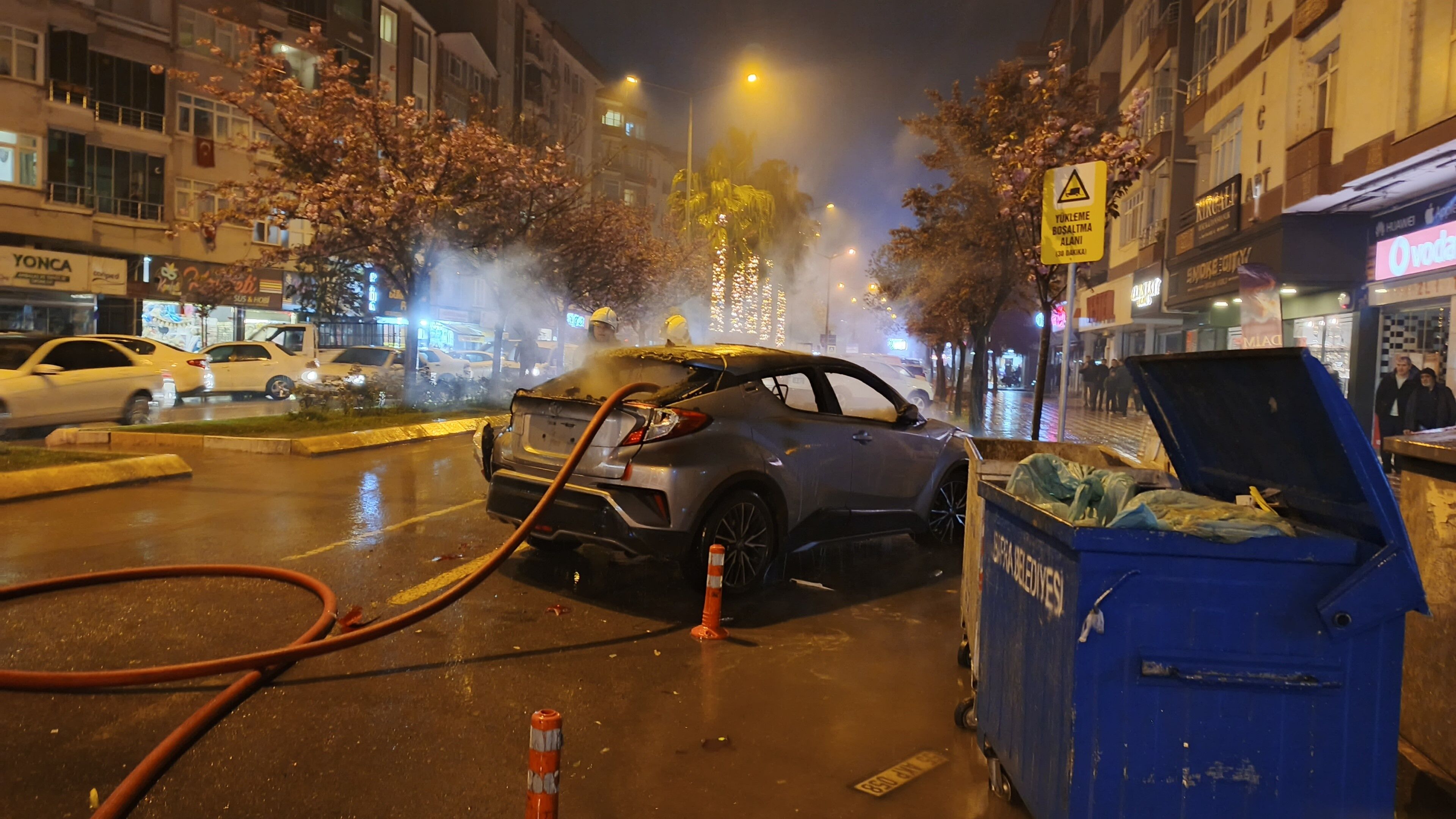 Bafra'da Babasıyla Tartıştı, Park Halindeki Aracı Yaktı (2)