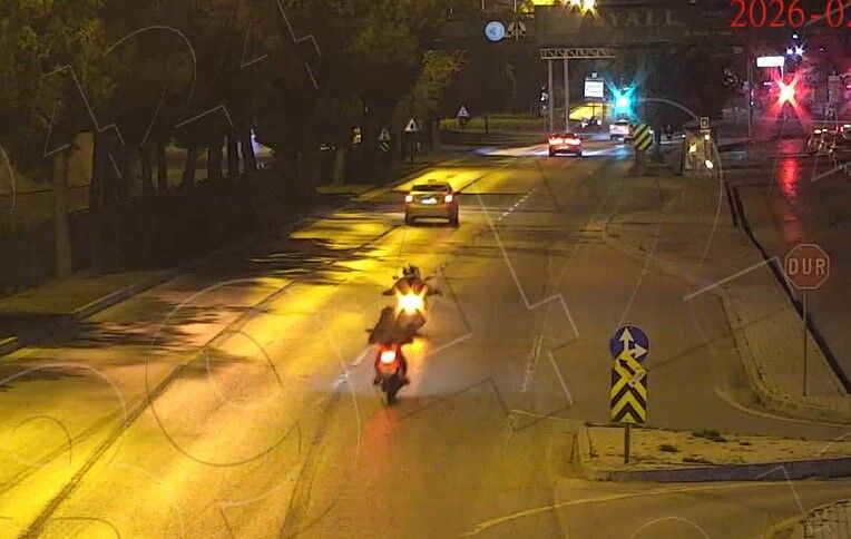 Kural Ihlalleri Kazalara Yol Açtı O Anlar Kameralara Yansıdı (4)